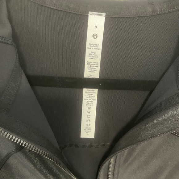 Lululemon Define Hooded Jacket, Black Shine - Size 8 - Picture 3 of 3